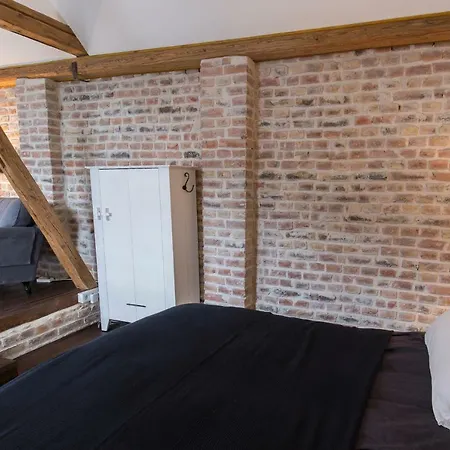 68 Guest house *